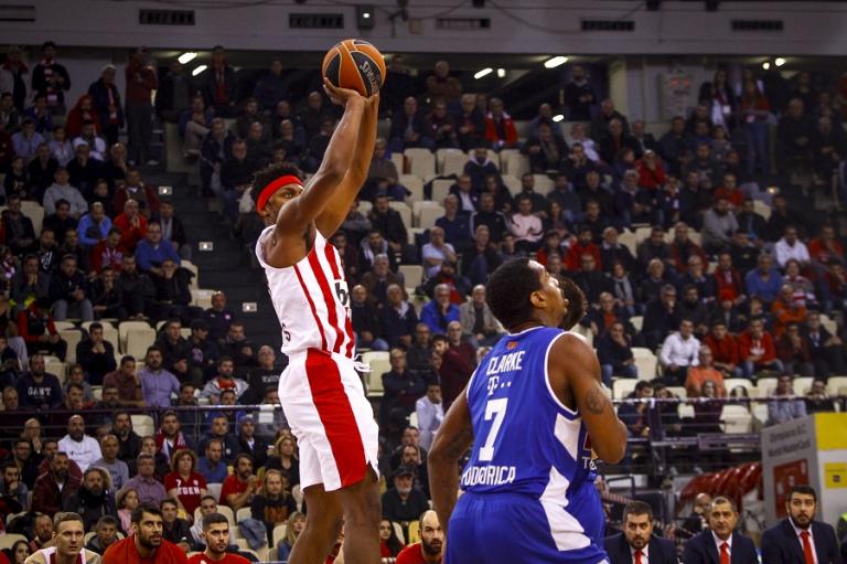 Ρεκόρ ο ΛεΝτέι, καταιγιστικός ο Ολυμπιακός