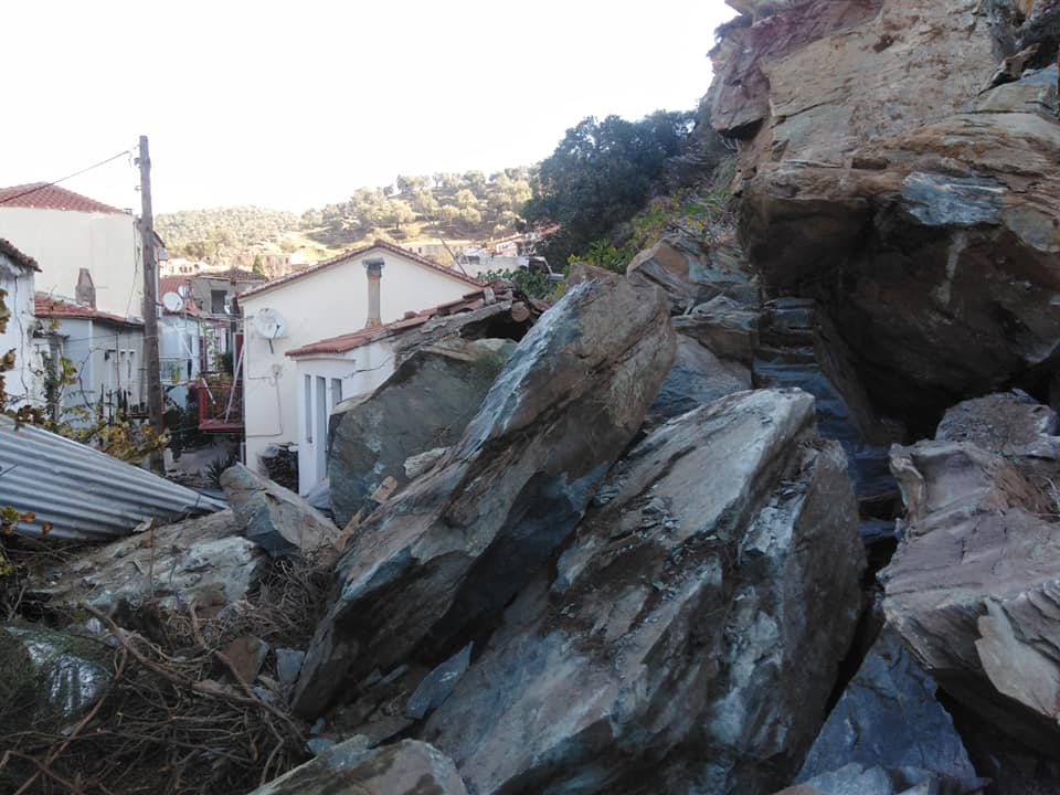Λέσβος: Νύχτα τρόμου στο Πλωμάρι από κατολισθήσεις βράχων [εικόνες]