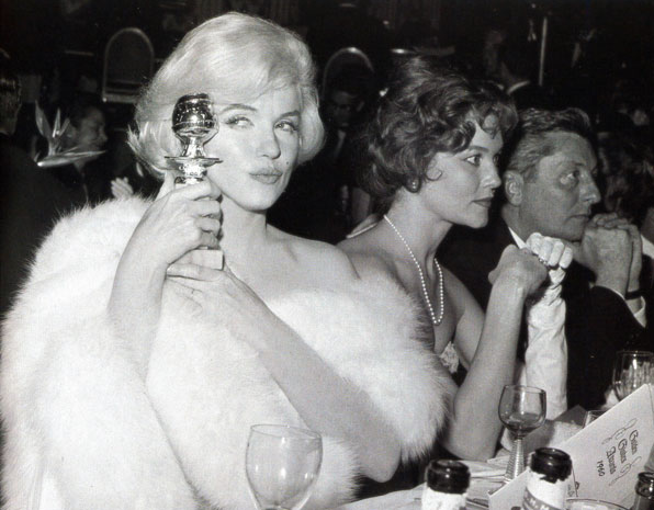 Δημοπρασία στις ΗΠΑ: 250.000 δολάρια για τη Χρυσή Σφαίρα της Μέριλιν Μονρό