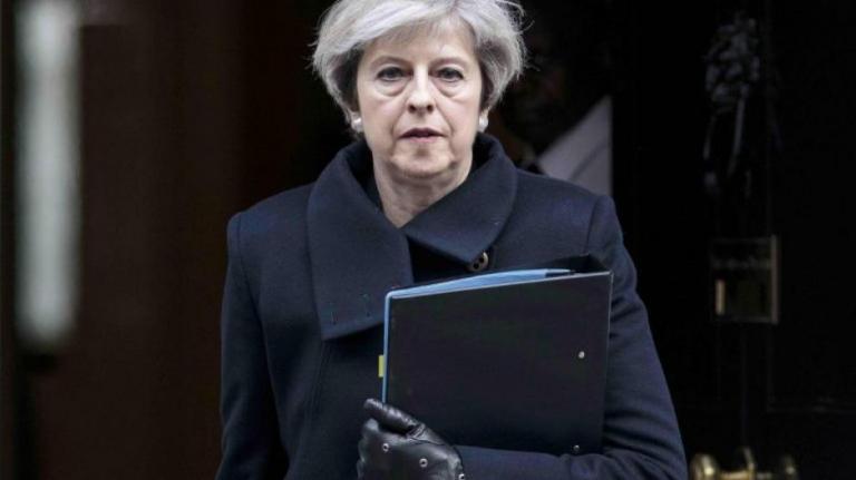 Brexit : Το «μυστικό» σχέδιο της Μέι για την τελωνειακή ένωση