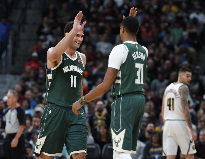 «Προελαύνουν» Αντετοκούνμπο και Μπακς, βροχή τα τρίποντα στο Ντένβερ