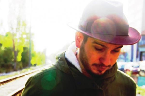 Ο Nassos Conqueso μας παρουσιάζει το μουσικό του κόσμο