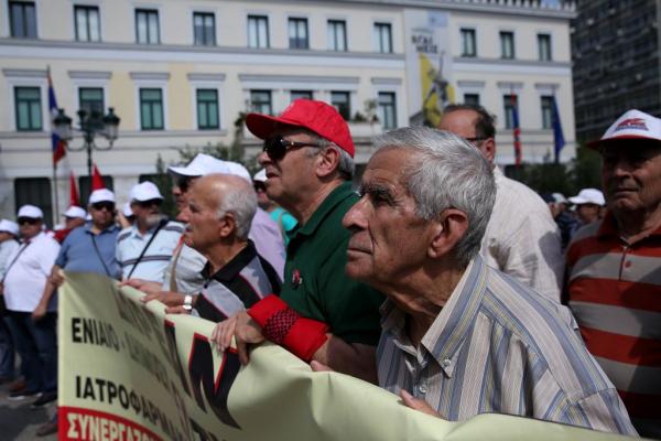 Ανατροπή με τις συντάξεις: Ποιες «ψαλιδίζονται», ποιες σώζονται
