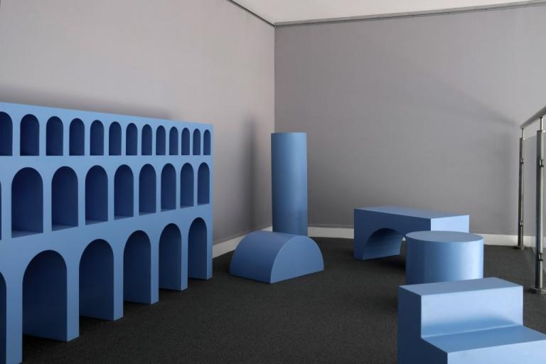 «Η πόλη είναι κινητή»: Σειρά επίπλων εμπνευσμένα από την κλασική αρχαιότητα