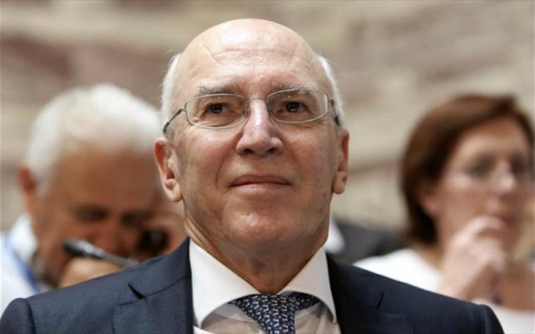 Ενας τραπεζίτης που… δαγκώνει στην κυριολεξία