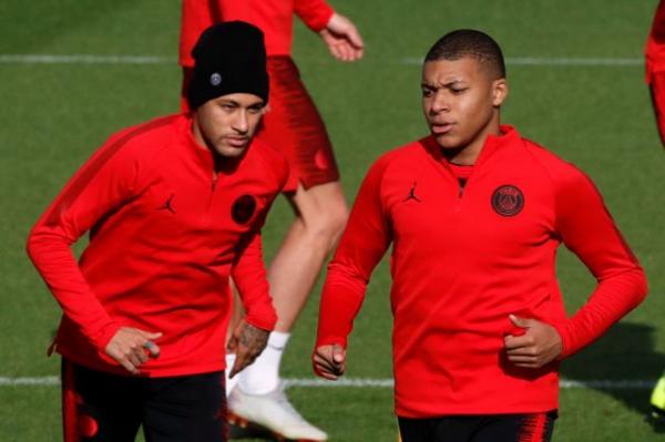 Champions League: Η Νάπολι απειλεί με αποκλεισμό την Παρί