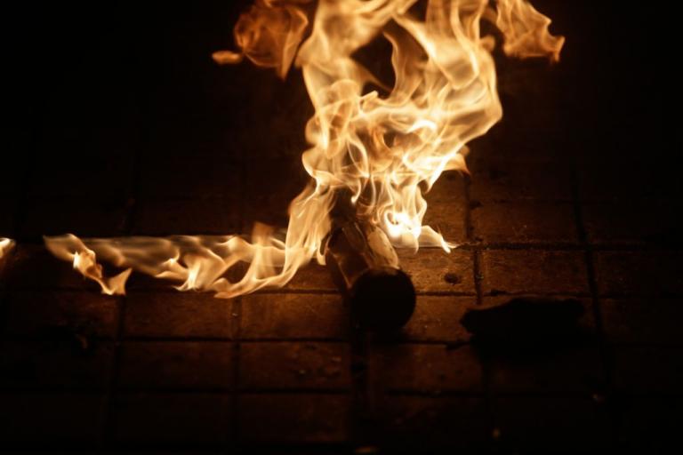 Πεδίο μάχης τα Εξάρχεια μετά την πορεία για το Πολυτεχνείο