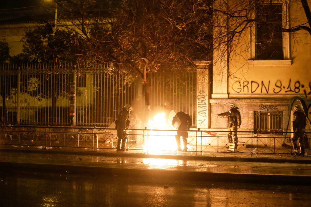 Πολυτεχνείο: Μέλος του «Ρουβίκωνα» και ένας 13χρονος Παλαιστίνιος μεταξύ των συλληφθέντων