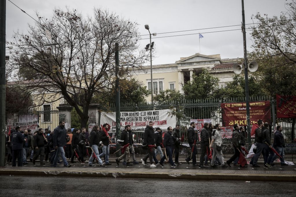 Πολυτεχνείο: «Φρούριο» η Αθήνα - Το μεσημέρι η πορεία προς την αμερικανική πρεσβεία