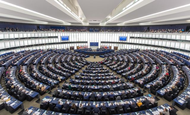 Η πλειοψηφία των Ευρωπαίων ανησυχεί για παρεμβάσεις στις ευρωεκλογές