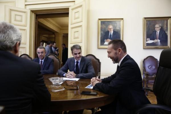Συνάντηση Μητσοτάκη – Στουρνάρα για τα «κόκκινα» δάνεια