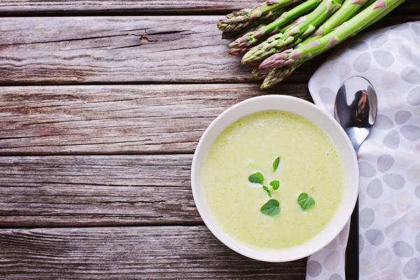 Σούπα με σπαράγγια