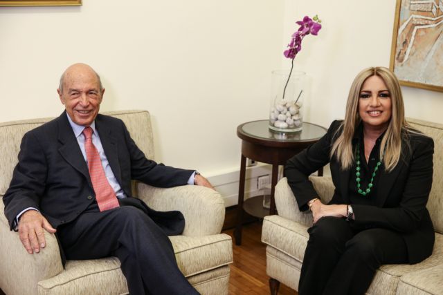 Simitis tells government to focus on policies to ensure country’s future, set aside scandal-mongering