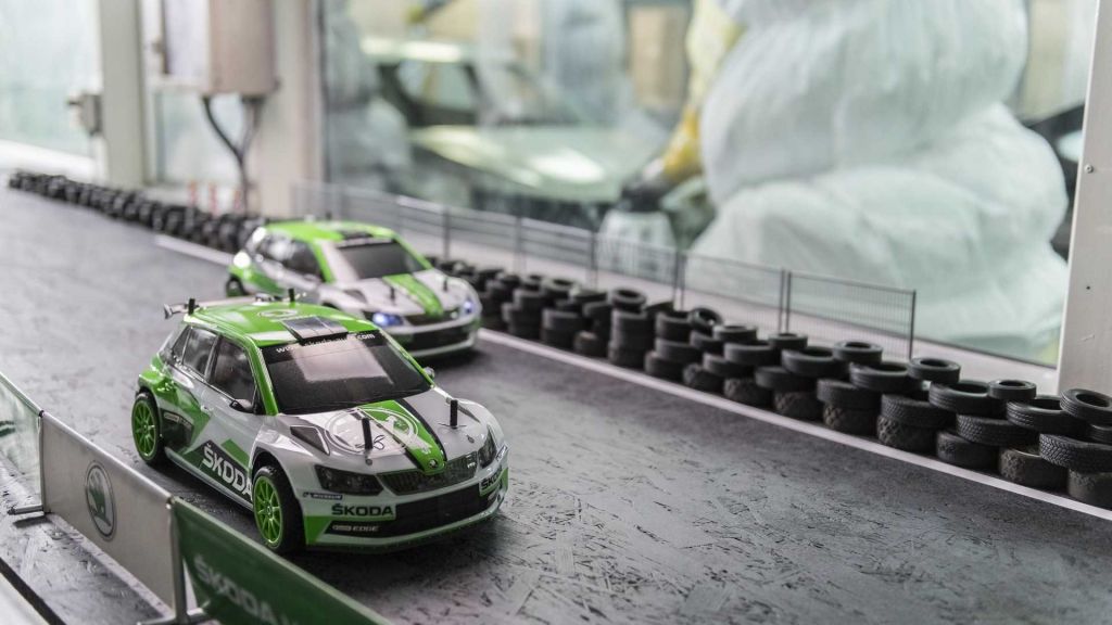 Η Skoda μετατρέπει το εργοστάσιο της σε σιρκουί… υπό κλίμακα