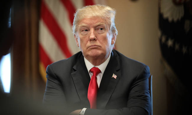 ΗΠΑ : Βολές κατά Τραμπ για ρατσιστική πολιτική διαφήμιση