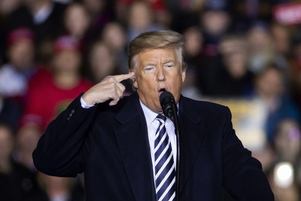 Τραμπ: Αν οι πρόσφυγες πετάξουν πέτρες στο στρατό θα ανταποδώσει με πυρά