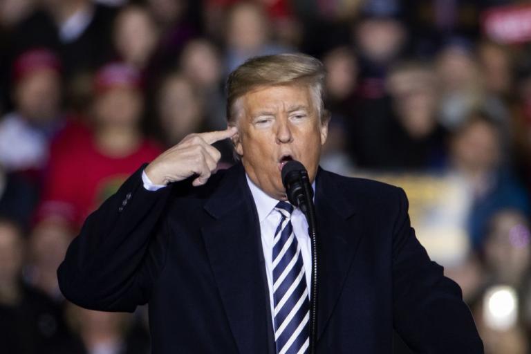 Τραμπ: Αν οι πρόσφυγες πετάξουν πέτρες στο στρατό θα ανταποδώσει με πυρά