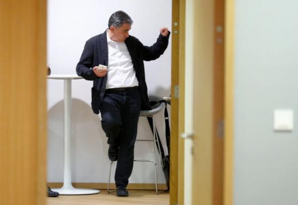 Editorial To Vima: Come and get it, folks