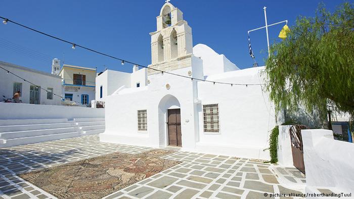 Ο Τσίπρας ανασκαλεύει τις σχέσεις με την εκκλησία