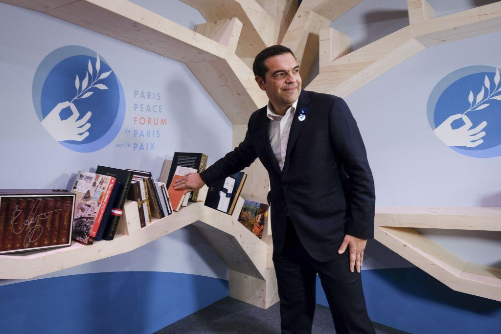 Αλέξης Τζέκιλ και Τσίπρας Χάιντ: Αλλο καπέλο φορά στο εξωτερικό ο πρωθυπουργός, άλλο στην Ελλάδα