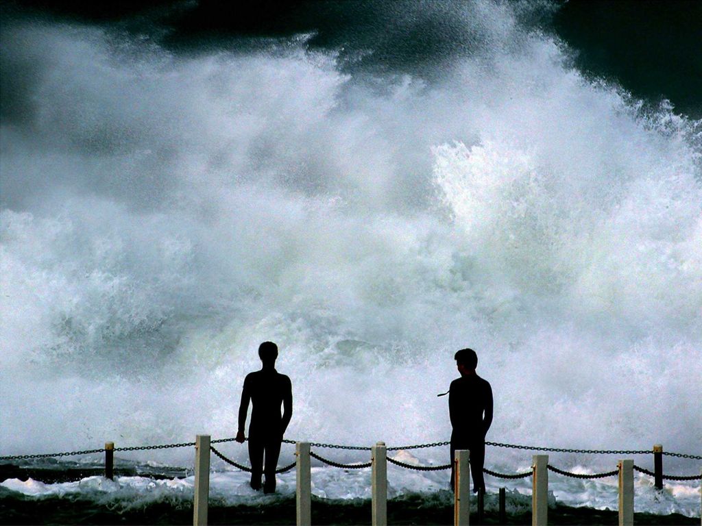 Ερχεται ευρωπαϊκό «τσουνάμι» αλλά η κυβέρνηση μοιράζει «δωράκια»