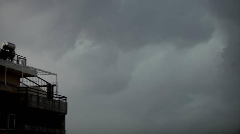 Αραιές νεφώσεις με μικρή πτώση της θερμοκρασίας