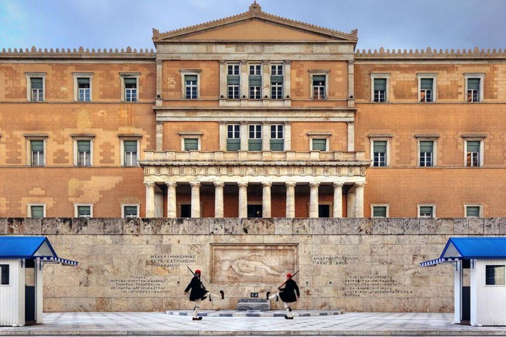 Στην πολιτική όλα επιστρέφονται!