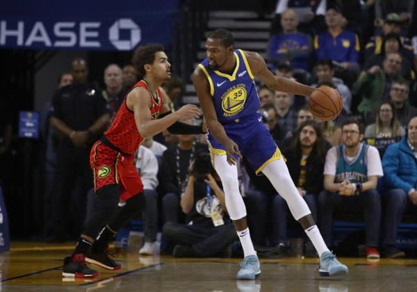 NBA: Ζορίστηκαν οι ελλιπείς Γουόριορς απέναντι στους Χοκς