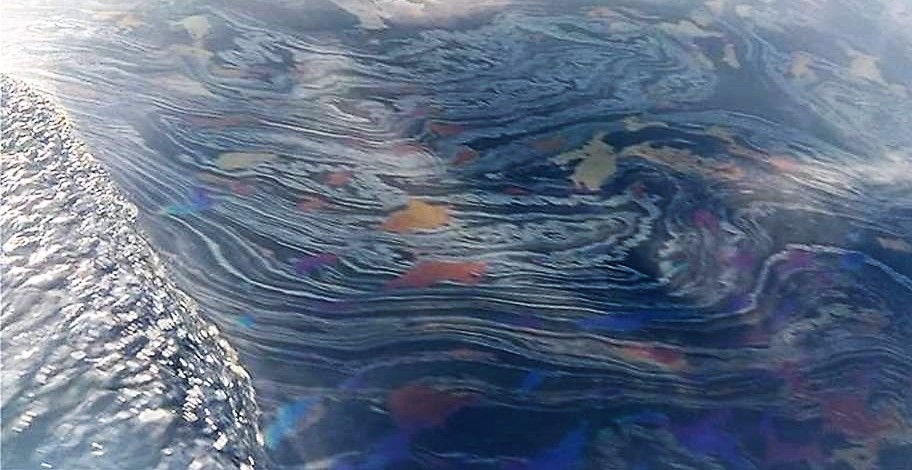 Ζάκυνθος: Γέμισε πετρέλαιο η θάλασσα του Μαραθιά μετά το σεισμό