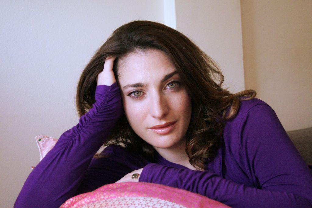 Η Ναταλία Στυλιανού μας μιλάει για την νέα παράσταση των Γιαξεμπόρε «Ρωγμές»