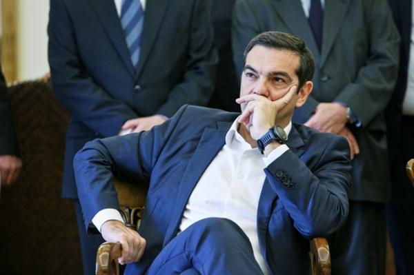 Παροχές και σκάνδαλα έως τις εκλογές