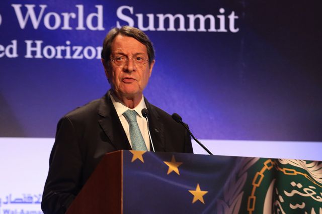 Στα χαρακώματα ΑΚΕΛ – Αναστασιάδης για το Κυπριακό