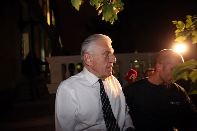 Παπαντωνίου : Εγώ άνοιξα όλους τους τραπεζικούς λογαριασμούς μου στο εξωτερικό