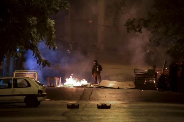 Μολότοφ κατά αστυνομικών στα Εξάρχεια