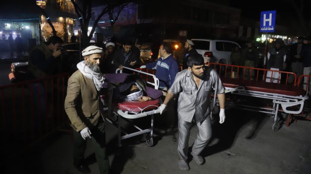 Μακελειό στην Καμπούλ με τουλάχιστον 50 νεκρούς