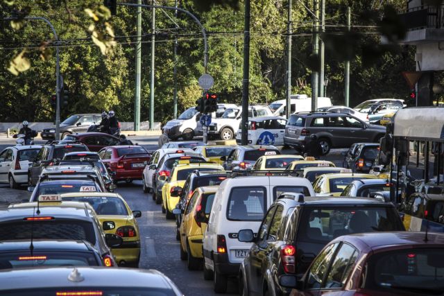 Κυκλοφοριακό κομφούζιο στο κέντρο της Αθήνας