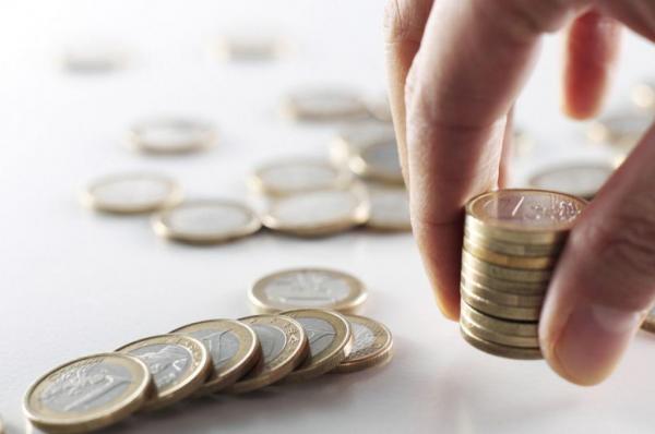 Κοινωνικό μέρισμα ως τα Χριστούγεννα από το υπερπλεόνασμα των 885 εκατ. ευρώ