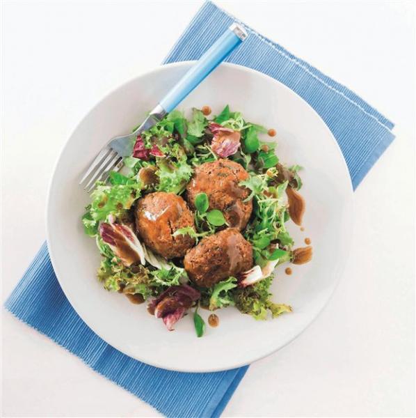 Μπιφτέκια με πιπεριά Φλωρίνης και δαμάσκηνα