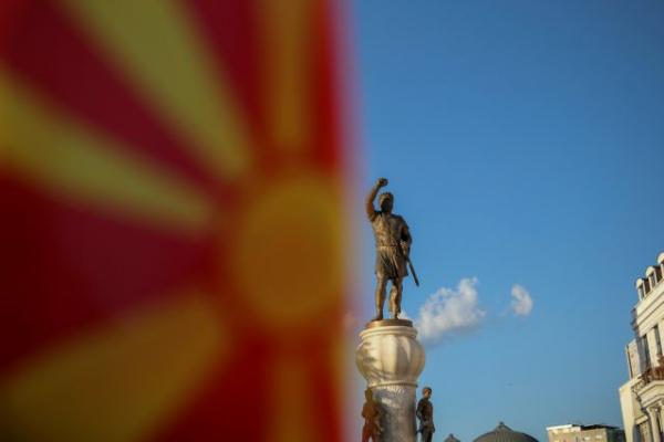 Μακεδονικό: Ενστάσεις των οκτώ βουλευτών «απειλούν» τη Συμφωνία των Πρεσπών