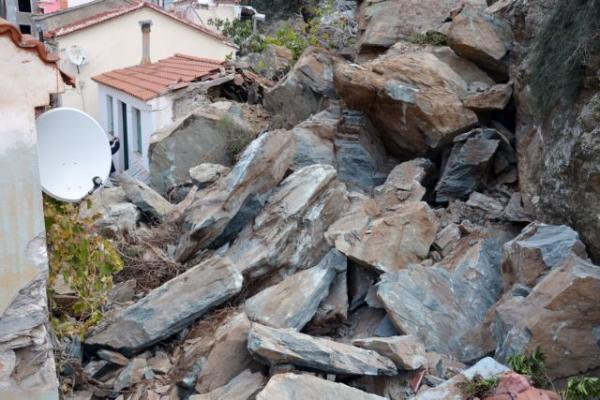 Πλωμάρι: Drone καταγράφει την καταστροφή από τις κατολισθήσεις