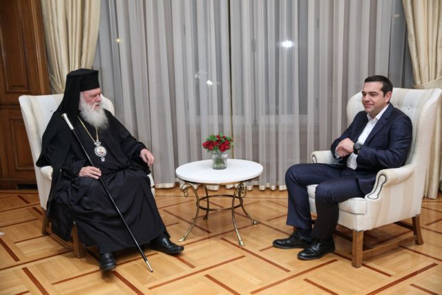 Σε εξέλιξη η συνάντηση Τσίπρα – Ιερώνυμου στο Μαξίμου