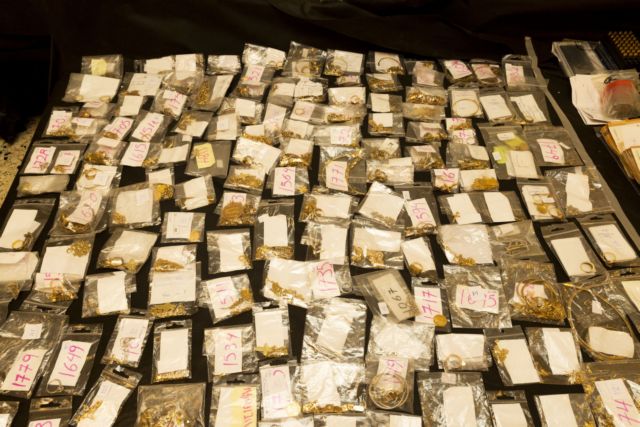 Τέσσερα κακουργήματα βαρύνουν το κύκλωμα λαθρεμπορίας χρυσού