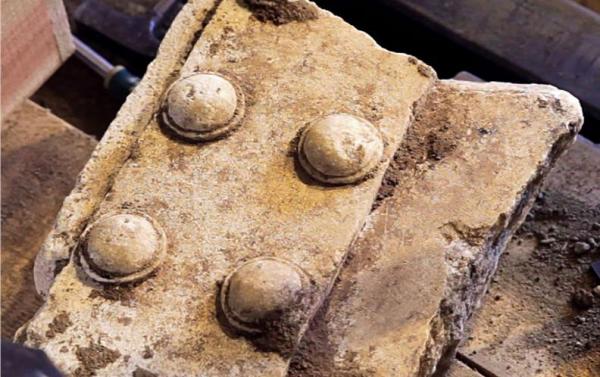 Αμφίπολη: Βρέθηκε μαρμάρινη θύρα που παραπέμπει σε τάφο