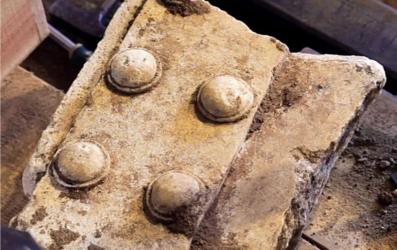 Αμφίπολη: Βρέθηκε μαρμάρινη θύρα που παραπέμπει σε τάφο