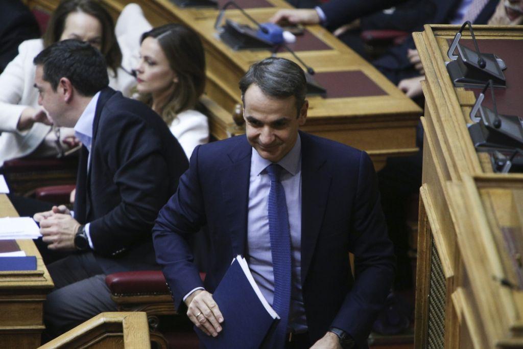 Χαμός στη Βουλή με Τσίπρα και Μητσοτάκη – Πολύ βαριές κουβέντες για Μακεδονικό και οικονομία