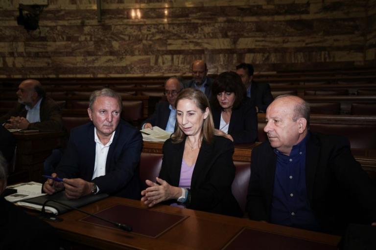 Τάζουν προσλήψεις τετραετίας εν όψει κάλπης