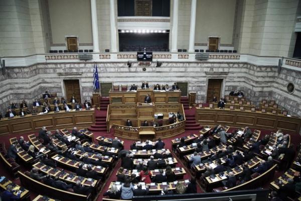 Απίστευτες ύβρεις στην έναρξη της συζήτησης για τον προϋπολογισμό
