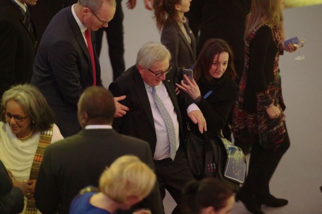 Νέα… παραπατήματα Γιούνκερ – Τι απαντά η Κομισιόν [Εικόνες]