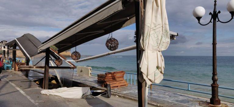 Χανιά: Υποχώρησε δρόμος και «κατάπιε» καφετέρια