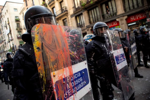 Καταλονία: «Κόκκινο πανί» το υπουργικό συμβούλιο - Επεισόδια, συλλήψεις και τραυματίες